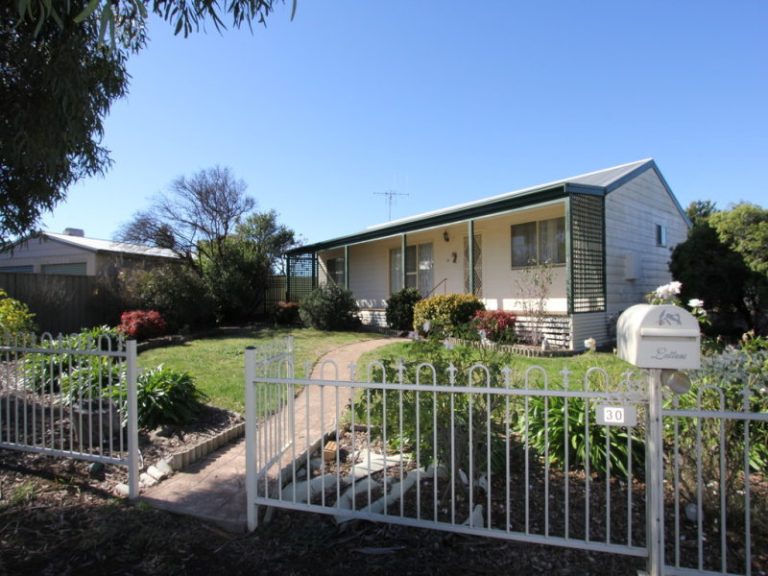 30 Court Street, Boorowa NSW 2586 - McGrath Riverina