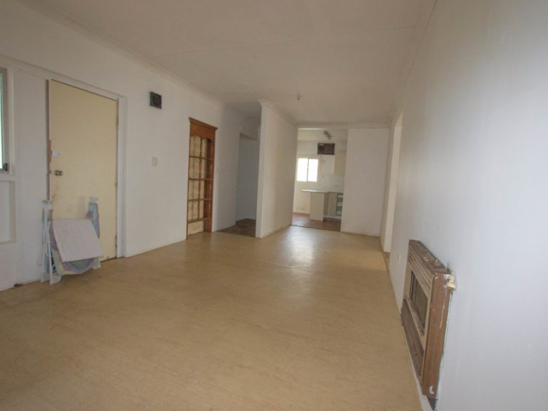 25 Watermain Street, Narrandera NSW 2700 - photo 4