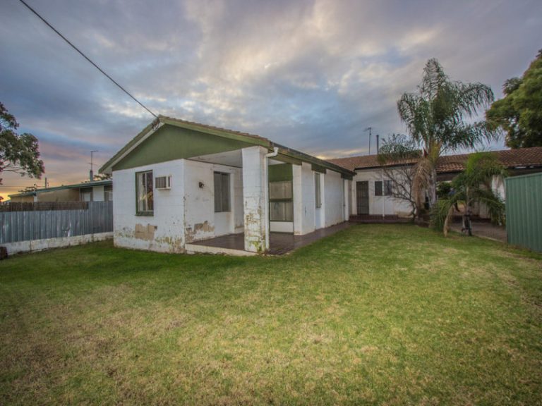 25 Watermain Street, Narrandera NSW 2700 - McGrath Riverina