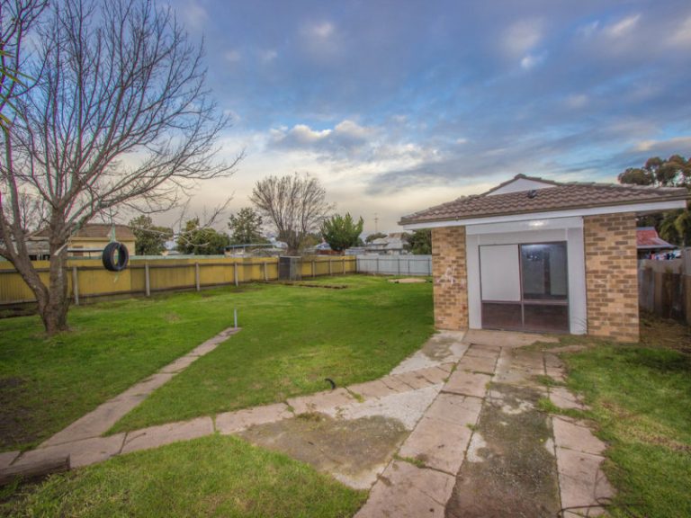 8 Frank Street, Narrandera NSW 2700 - photo 13
