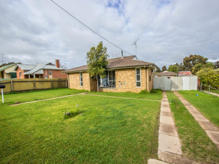 8 Frank Street, Narrandera NSW 2700 - McGrath Riverina