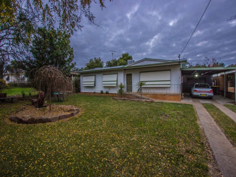 13 Shady Street, Narrandera NSW 2700 - photo 2