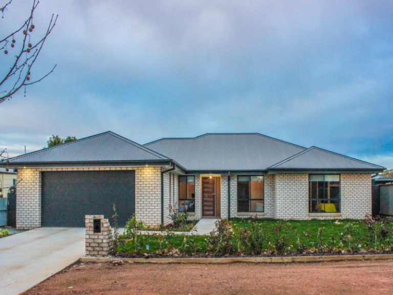 199 DeBoos Street, Temora NSW 2666 - McGrath Riverina