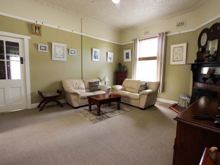 183 Deboos Street, Temora NSW 2666 - photo 14