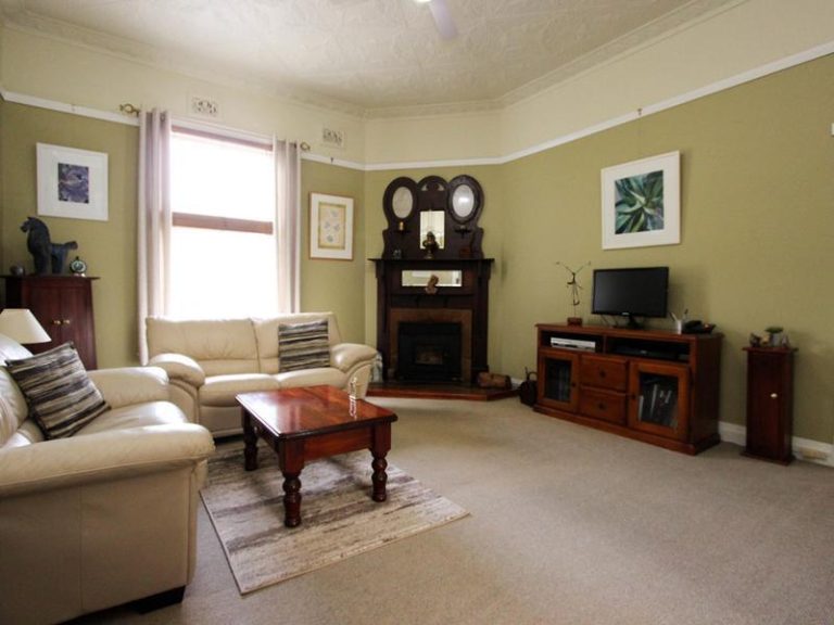 183 Deboos Street, Temora NSW 2666 - photo 3