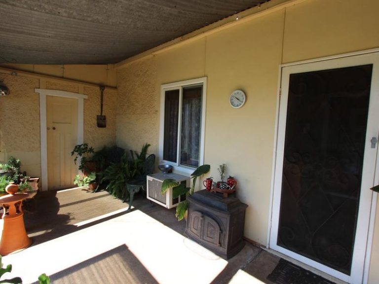 183 Deboos Street, Temora NSW 2666 - photo 28