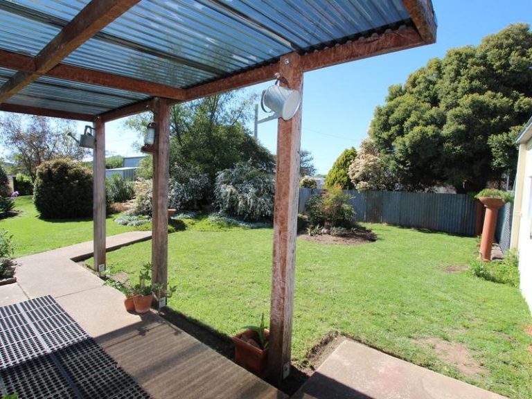 183 Deboos Street, Temora NSW 2666 - photo 29