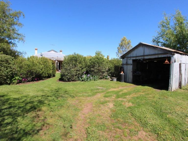 183 Deboos Street, Temora NSW 2666 - photo 31