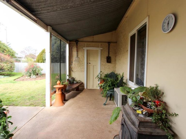 183 Deboos Street, Temora NSW 2666 - photo 6