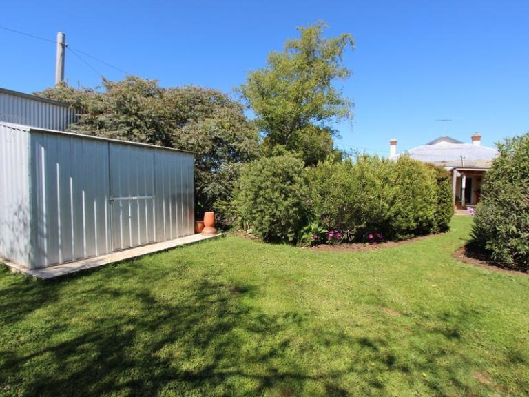 183 Deboos Street, Temora NSW 2666 - photo 8