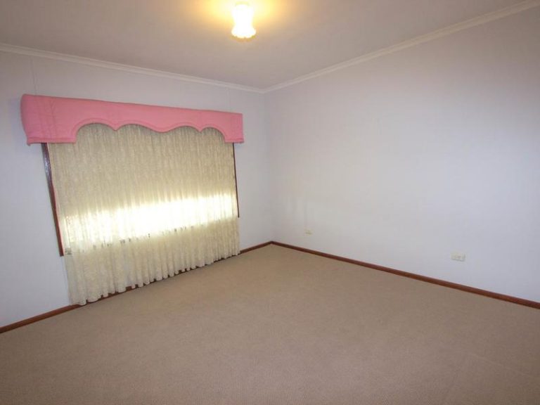 86 Bolton Street, Narrandera NSW 2700 - photo 12