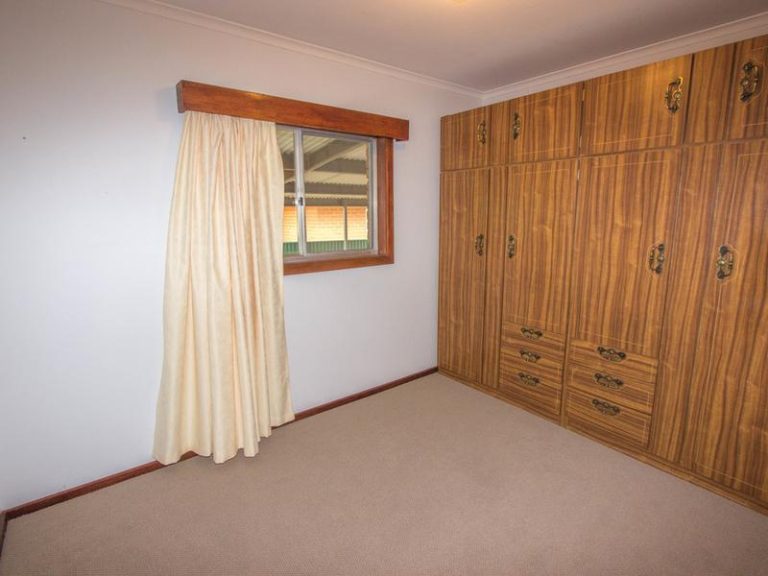 86 Bolton Street, Narrandera NSW 2700 - photo 13