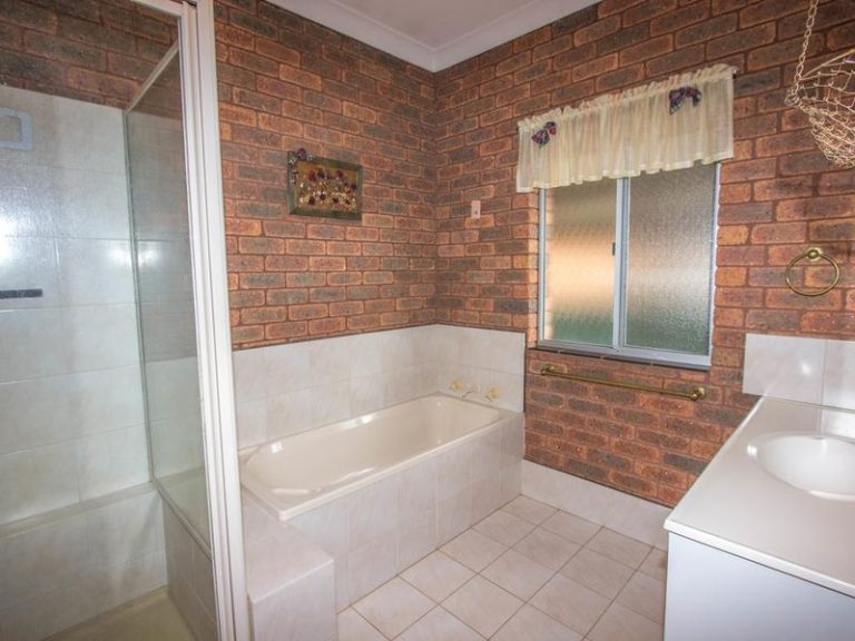 86 Bolton Street, Narrandera NSW 2700 - photo 14