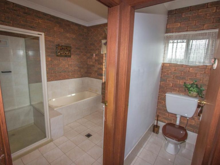 86 Bolton Street, Narrandera NSW 2700 - photo 15