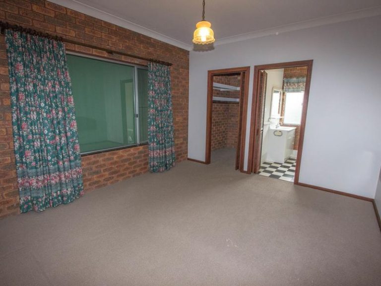 86 Bolton Street, Narrandera NSW 2700 - photo 16
