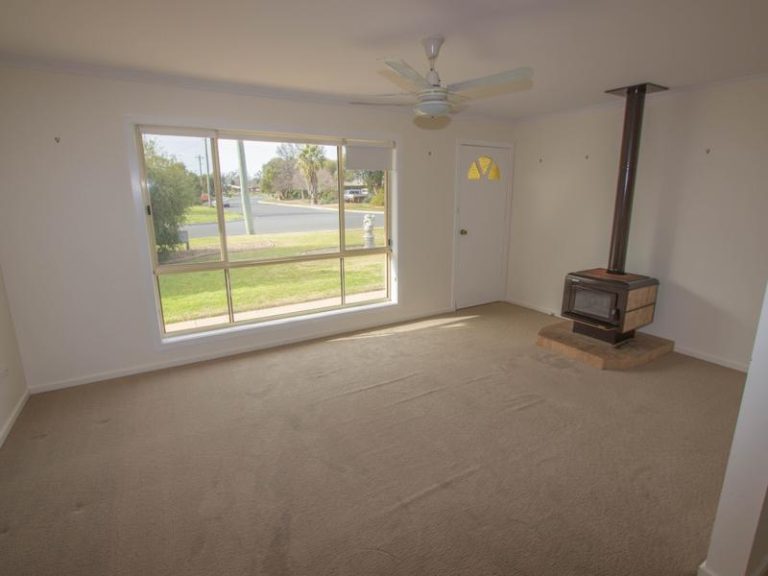 37 Sandpiper Street, Coleambally NSW 2707 - photo 2