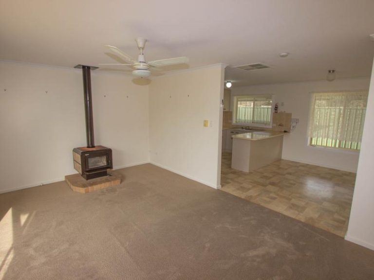 37 Sandpiper Street, Coleambally NSW 2707 - photo 3