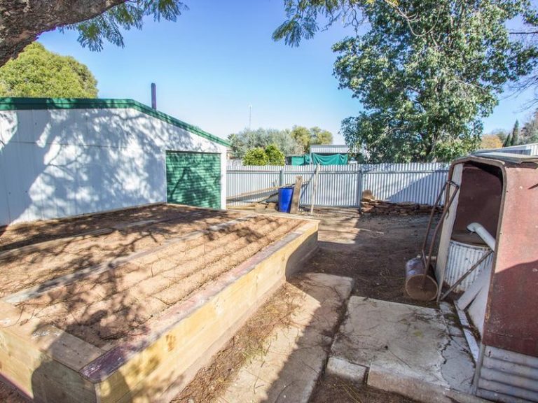 7 Grosvenor Street, Narrandera NSW 2700 - photo 13
