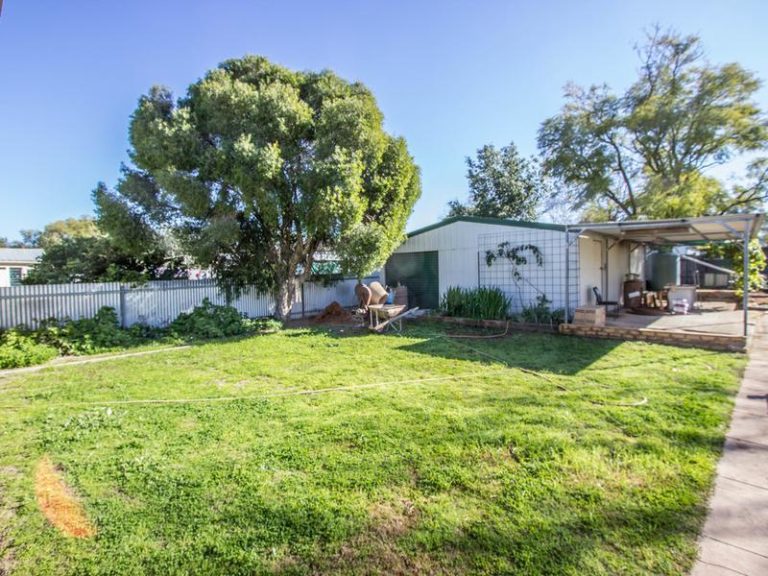 7 Grosvenor Street, Narrandera NSW 2700 - photo 17