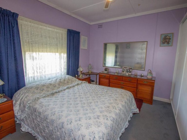 7 Grosvenor Street, Narrandera NSW 2700 - photo 3