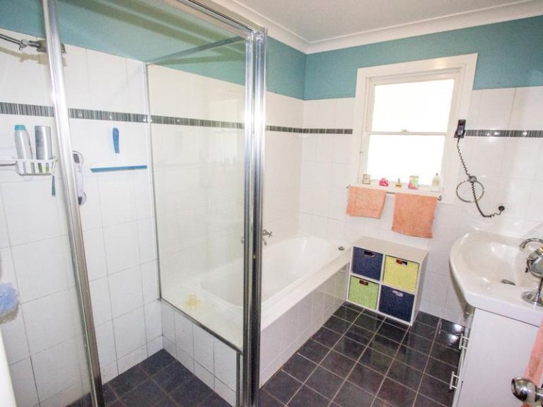 7 Grosvenor Street, Narrandera NSW 2700 - photo 5