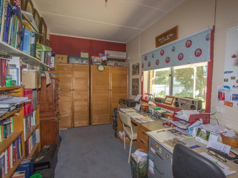 7 Grosvenor Street, Narrandera NSW 2700 - photo 9
