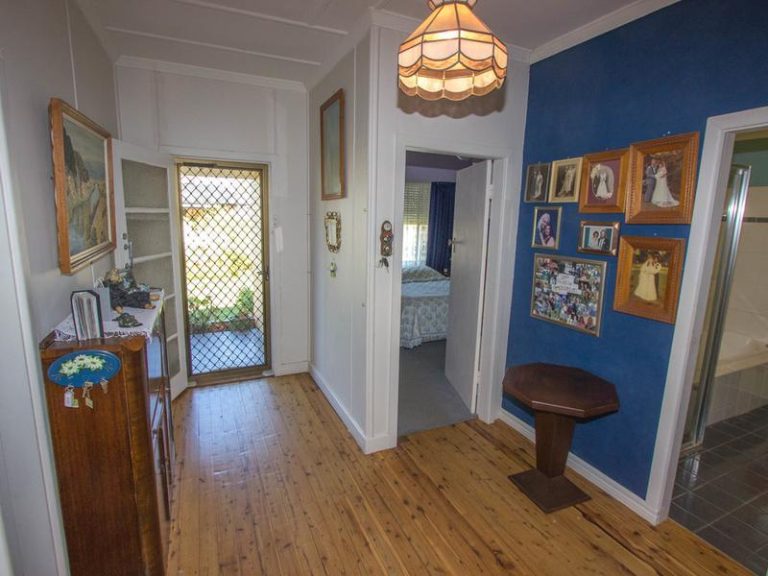 7 Grosvenor Street, Narrandera NSW 2700 - photo 10