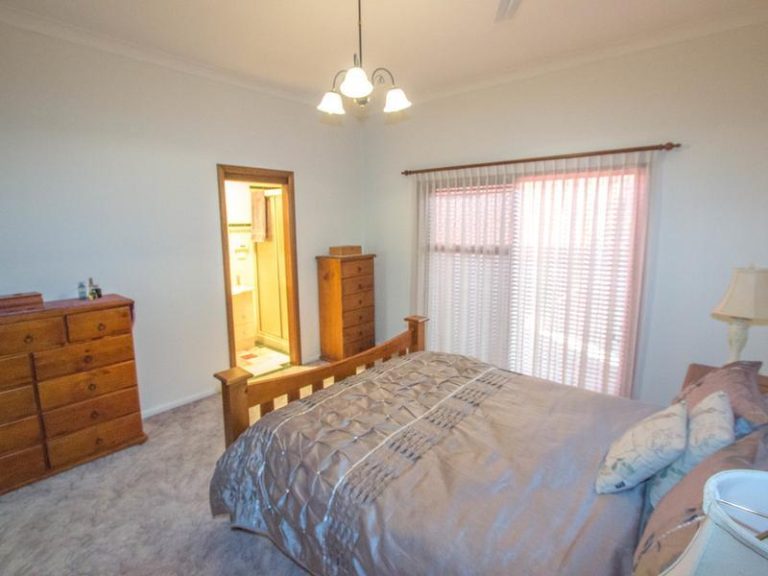 14 May Street, Narrandera NSW 2700 - photo 11