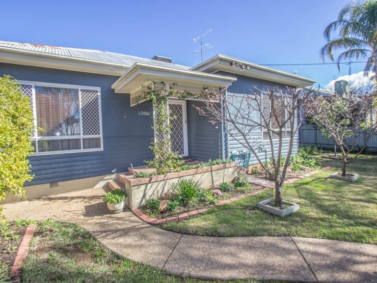 14 May Street, Narrandera NSW 2700 - photo 3