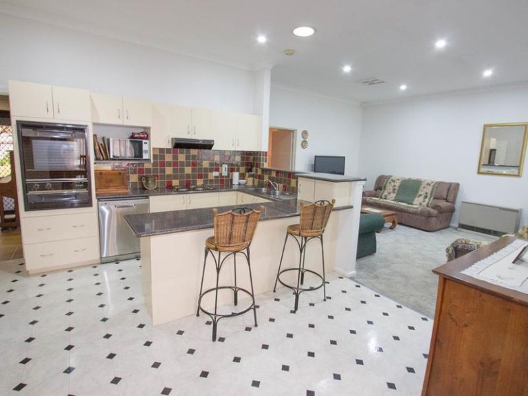 14 May Street, Narrandera NSW 2700 - photo 5