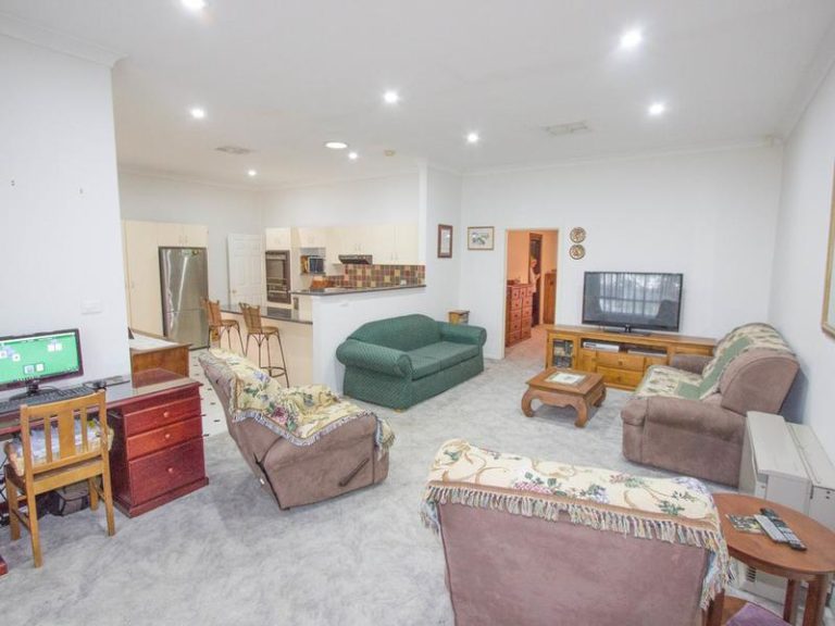 14 May Street, Narrandera NSW 2700 - photo 6