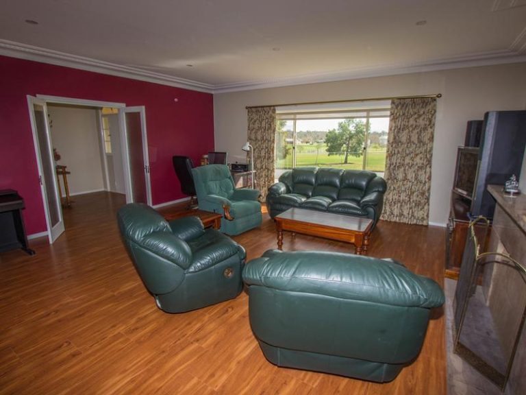 2 Riverine Street, Narrandera NSW 2700 - photo 2