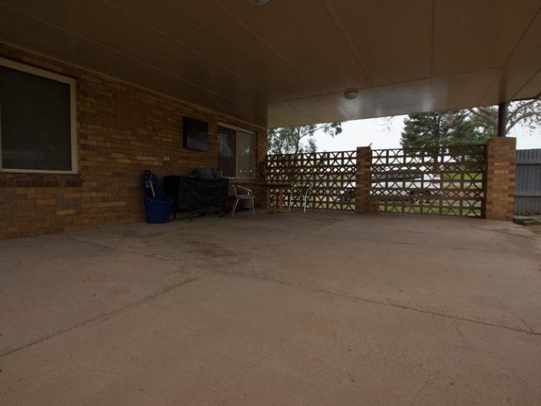 2 Riverine Street, Narrandera NSW 2700 - photo 15