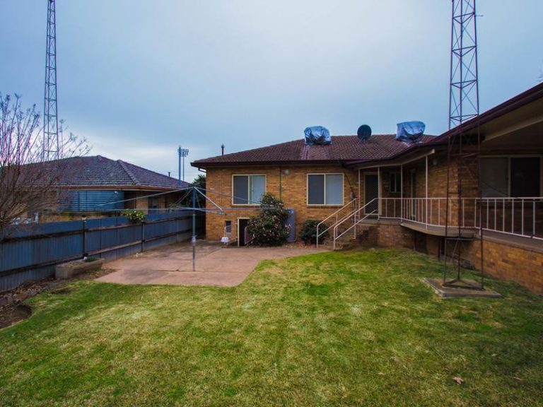 2 Riverine Street, Narrandera NSW 2700 - photo 16