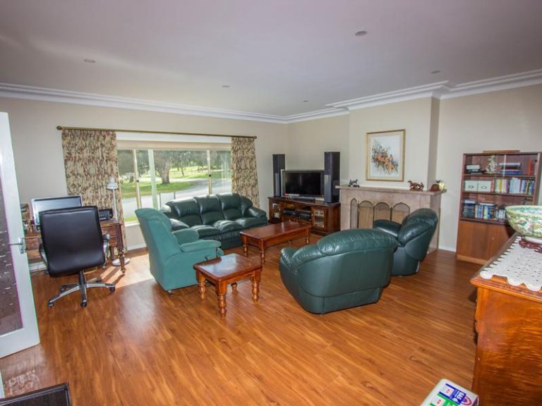 2 Riverine Street, Narrandera NSW 2700 - photo 3