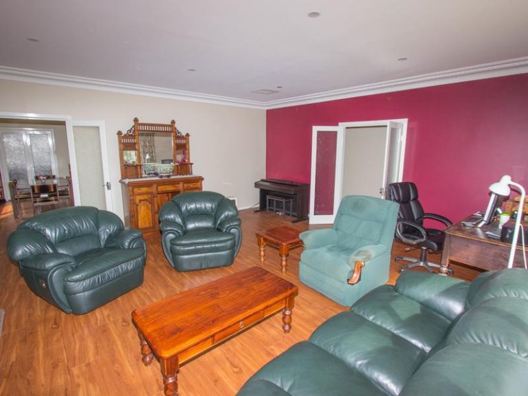 2 Riverine Street, Narrandera NSW 2700 - photo 4