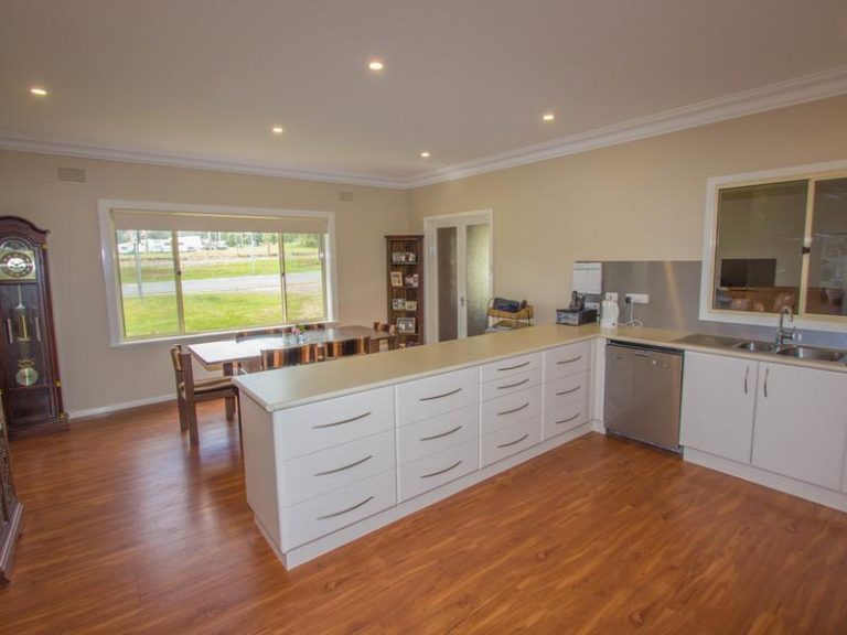 2 Riverine Street, Narrandera NSW 2700 - photo 5