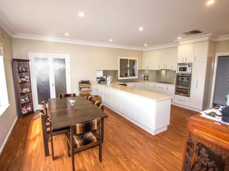 2 Riverine Street, Narrandera NSW 2700 - photo 6
