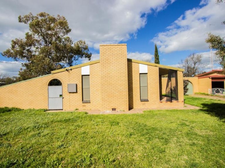 41 Bellbird Street, Coleambally NSW 2707 - photo 2