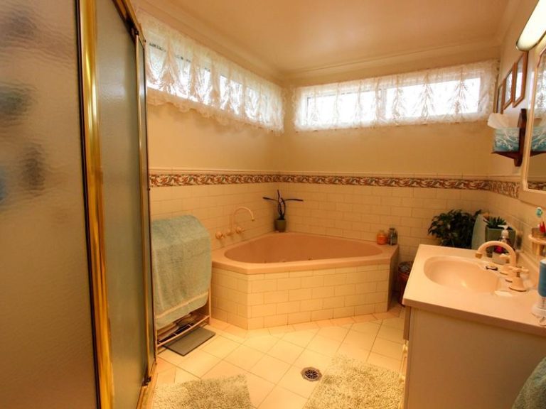 29 Pitt Street, Ariah Park NSW 2665 - photo 17