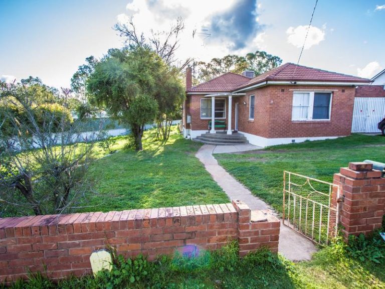 28 Roberts Street, Narrandera NSW 2700 - photo 2