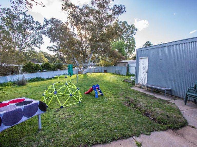 28 Roberts Street, Narrandera NSW 2700 - photo 12