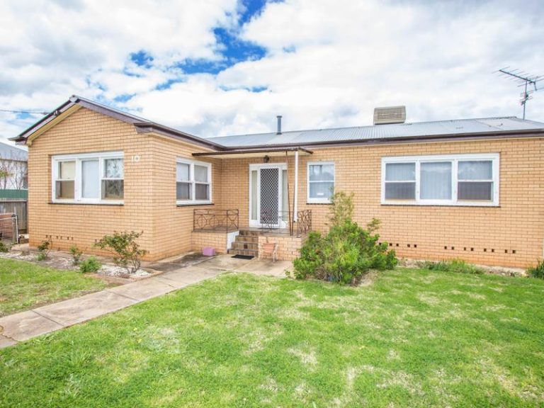 11 Margaret Street, Narrandera NSW 2700 - photo 2