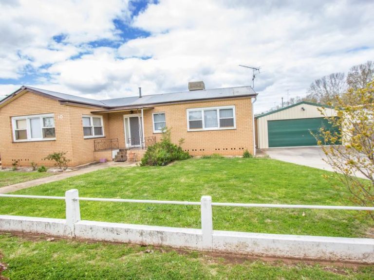 11 Margaret Street, Narrandera NSW 2700 - photo 3