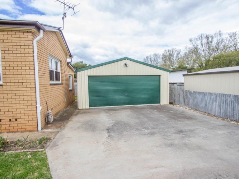 11 Margaret Street, Narrandera NSW 2700 - photo 4