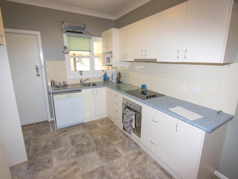 11 Margaret Street, Narrandera NSW 2700 - photo 8