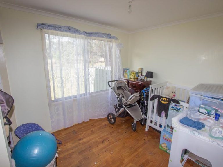4 Lightwood Street, Leeton NSW 2705 - photo 11