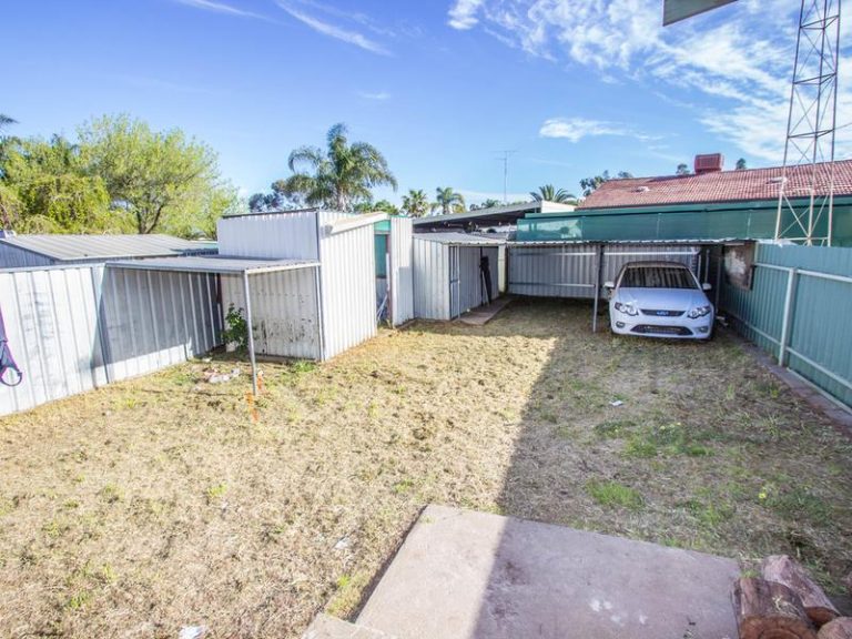 4 Lightwood Street, Leeton NSW 2705 - photo 15