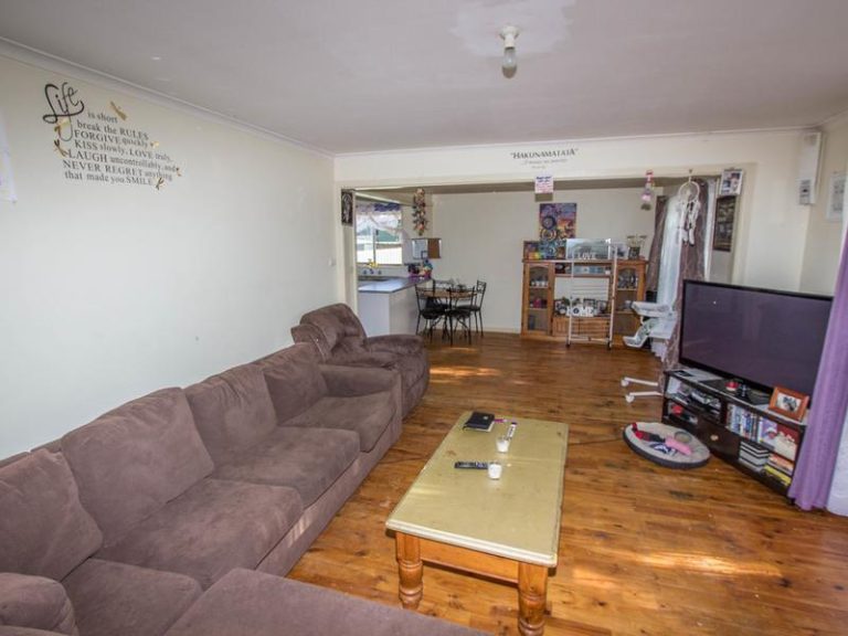 4 Lightwood Street, Leeton NSW 2705 - photo 7