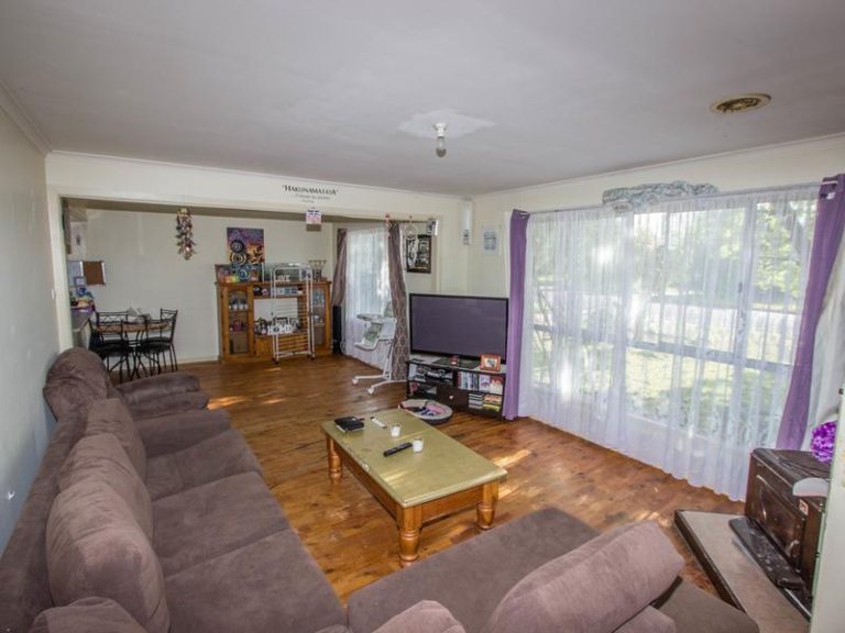 4 Lightwood Street, Leeton NSW 2705 - photo 8